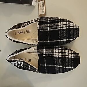 TOMS BELMONT SLIP ON - WOMENS 9.5. NWT